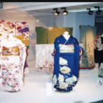 1995年(平成7年)横浜高島屋にて「美枝きもの資料館展」を開催