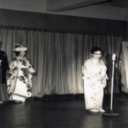 1964年(昭和39年)東京オリンピックで行われた上田美枝きものショーで上田美枝挨拶