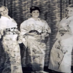 1964年(昭和39年)東京オリンピックで行われた上田美枝きものショーで着物をきた選手たち